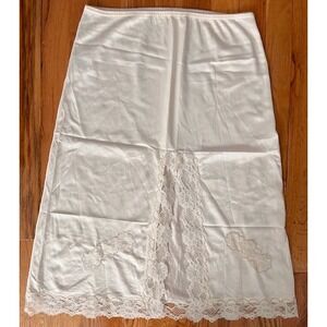 Vintage Ivory Half Slip with lace details Richform‎ size M